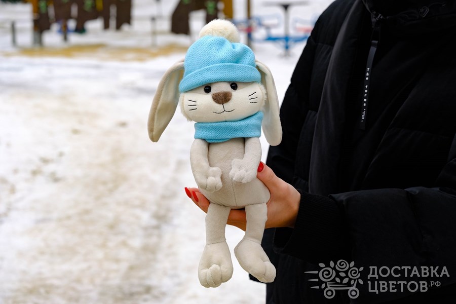 Мягкая игрушка Кролик Клёпа в шапке и шарфе